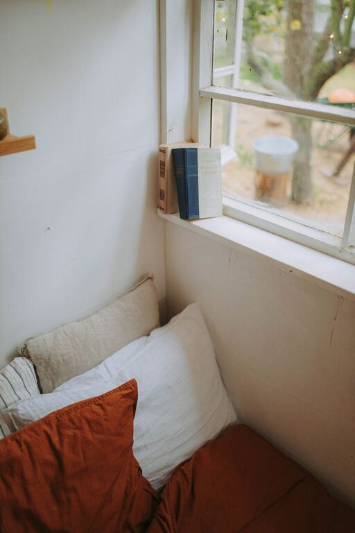 Tips for Creating a Cozy and Inviting Reading Nook at Home